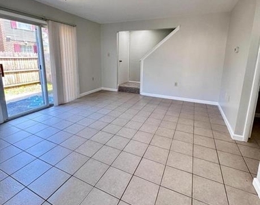 77 Hancock Place Ne - Photo Thumbnail 6