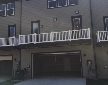 4118 Elmwood Street - Photo Thumbnail 11