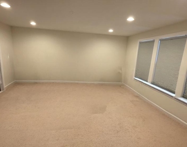 4118 Elmwood Street - Photo Thumbnail 9