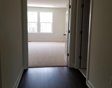 4118 Elmwood Street - Photo Thumbnail 7