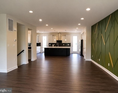 4118 Elmwood Street - Photo Thumbnail 4