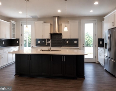 4118 Elmwood Street - Photo Thumbnail 6