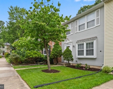 8113 Loving Forest Court - Photo Thumbnail 3