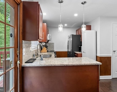 8113 Loving Forest Court - Photo Thumbnail 16
