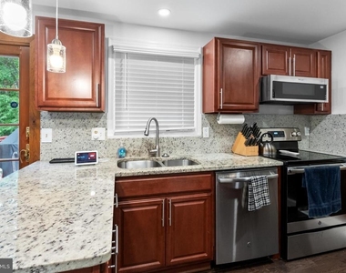 8113 Loving Forest Court - Photo Thumbnail 17