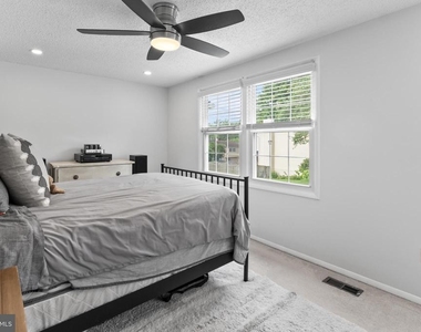 8113 Loving Forest Court - Photo Thumbnail 21