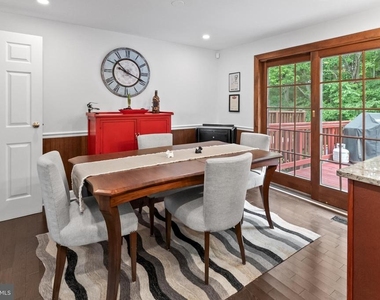 8113 Loving Forest Court - Photo Thumbnail 12