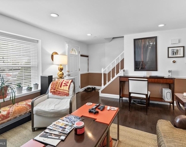 8113 Loving Forest Court - Photo Thumbnail 10