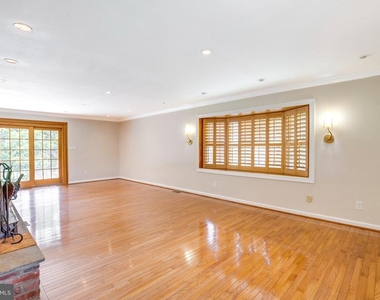 3909 Pineland Street - Photo Thumbnail 10
