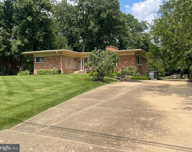3909 Pineland Street - Photo Thumbnail 2