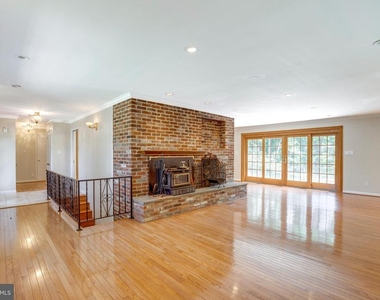 3909 Pineland Street - Photo Thumbnail 9
