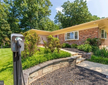 3909 Pineland Street - Photo Thumbnail 2