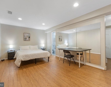 5267 Leestone Court - Photo Thumbnail 12