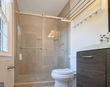6414 Seven Oaks Court - Photo Thumbnail 14
