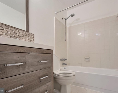 6414 Seven Oaks Court - Photo Thumbnail 12