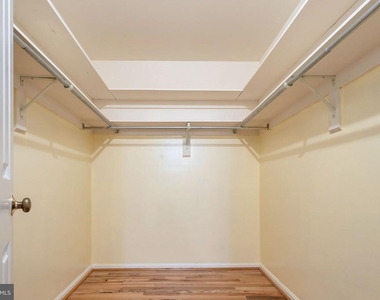 6414 Seven Oaks Court - Photo Thumbnail 15