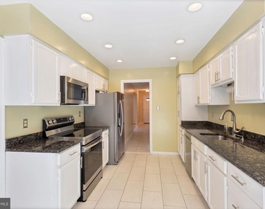 6414 Seven Oaks Court - Photo Thumbnail 6