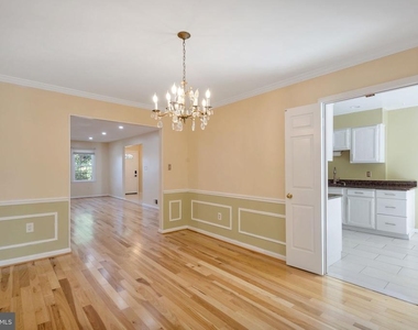 6414 Seven Oaks Court - Photo Thumbnail 3