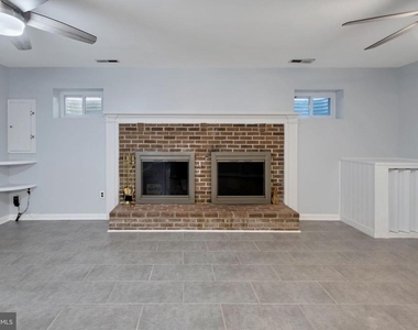 6414 Seven Oaks Court - Photo Thumbnail 19