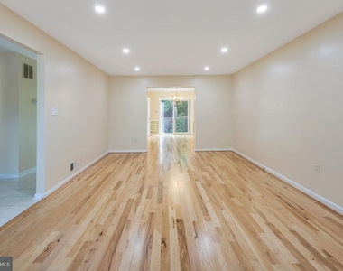 6414 Seven Oaks Court - Photo Thumbnail 2