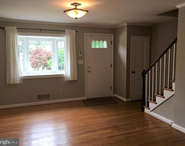 21 E Myrtle Street - Photo Thumbnail 3