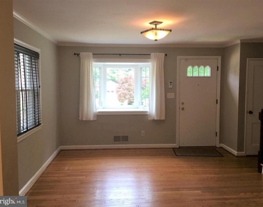 21 E Myrtle Street - Photo Thumbnail 2