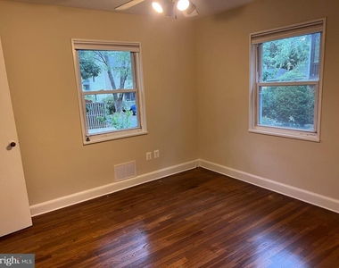 933 N Cleveland Street - Photo Thumbnail 4