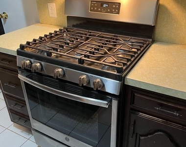 933 N Cleveland Street - Photo Thumbnail 8
