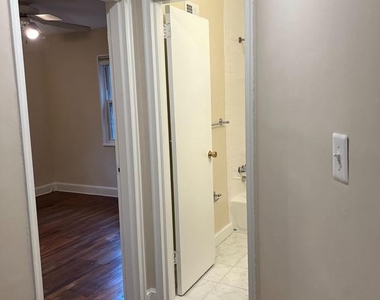 933 N Cleveland Street - Photo Thumbnail 3