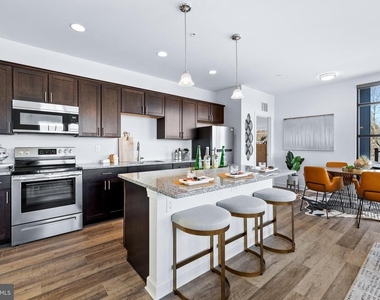 190 Cambridge Blvd - Photo Thumbnail 5