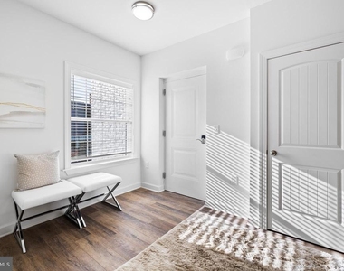 190 Cambridge Blvd - Photo Thumbnail 2
