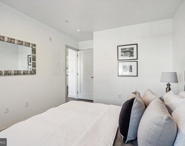 6808 Ridge Avenue - Photo Thumbnail 5