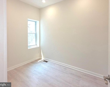 3226 Page Street - Photo Thumbnail 7