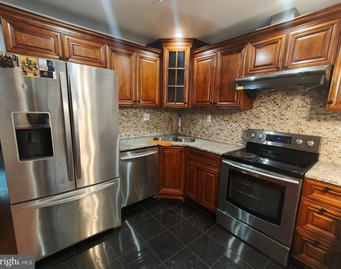 1106 Wallace Street - Photo Thumbnail 2