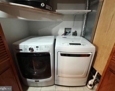 1106 Wallace Street - Photo Thumbnail 6