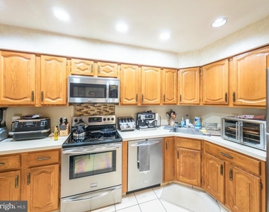 6 Patrick Henry Court - Photo Thumbnail 11