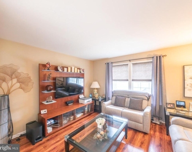 6 Patrick Henry Court - Photo Thumbnail 3