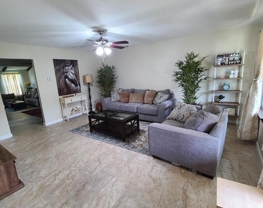 1105 Jonathan Lane - Photo Thumbnail 2