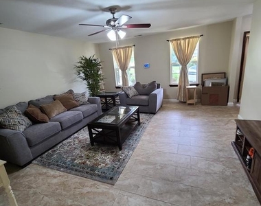 1105 Jonathan Lane - Photo Thumbnail 3