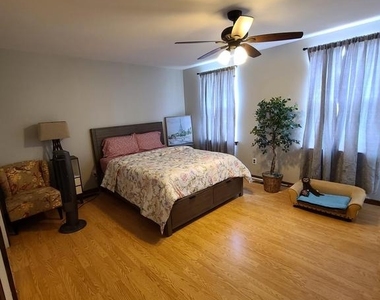 1105 Jonathan Lane - Photo Thumbnail 9
