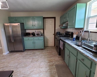 1105 Jonathan Lane - Photo Thumbnail 8
