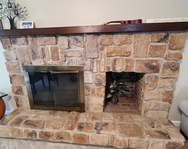 1105 Jonathan Lane - Photo Thumbnail 6