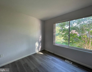 7233 Mill Creek Court - Photo Thumbnail 9