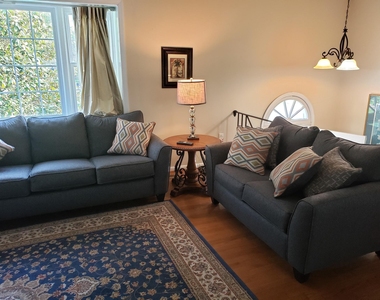 17479 Queen Elizabeth Drive - Photo Thumbnail 2
