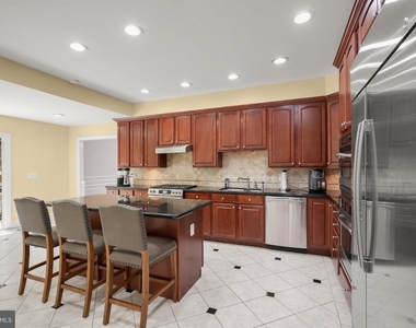9809 Hall Road - Photo Thumbnail 14