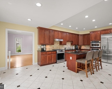 9809 Hall Road - Photo Thumbnail 10