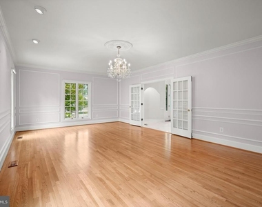 9809 Hall Road - Photo Thumbnail 6