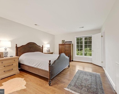 9809 Hall Road - Photo Thumbnail 41
