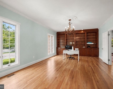 9809 Hall Road - Photo Thumbnail 18