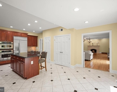 9809 Hall Road - Photo Thumbnail 11